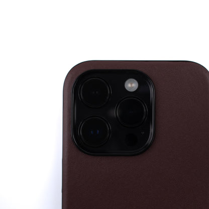 Close up camera image of the SKNS Leather Brown MagSafe case showing the Raised lip protection for the iPhone 14 15 Pro Max